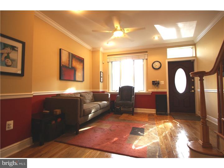 722 South 6th Street Philadelphia, PA 19147 - Photo 4 of 20 Living Room