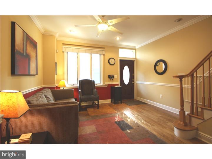 722 South 6th Street Philadelphia, PA 19147 - Photo 5 of 20 Living Room