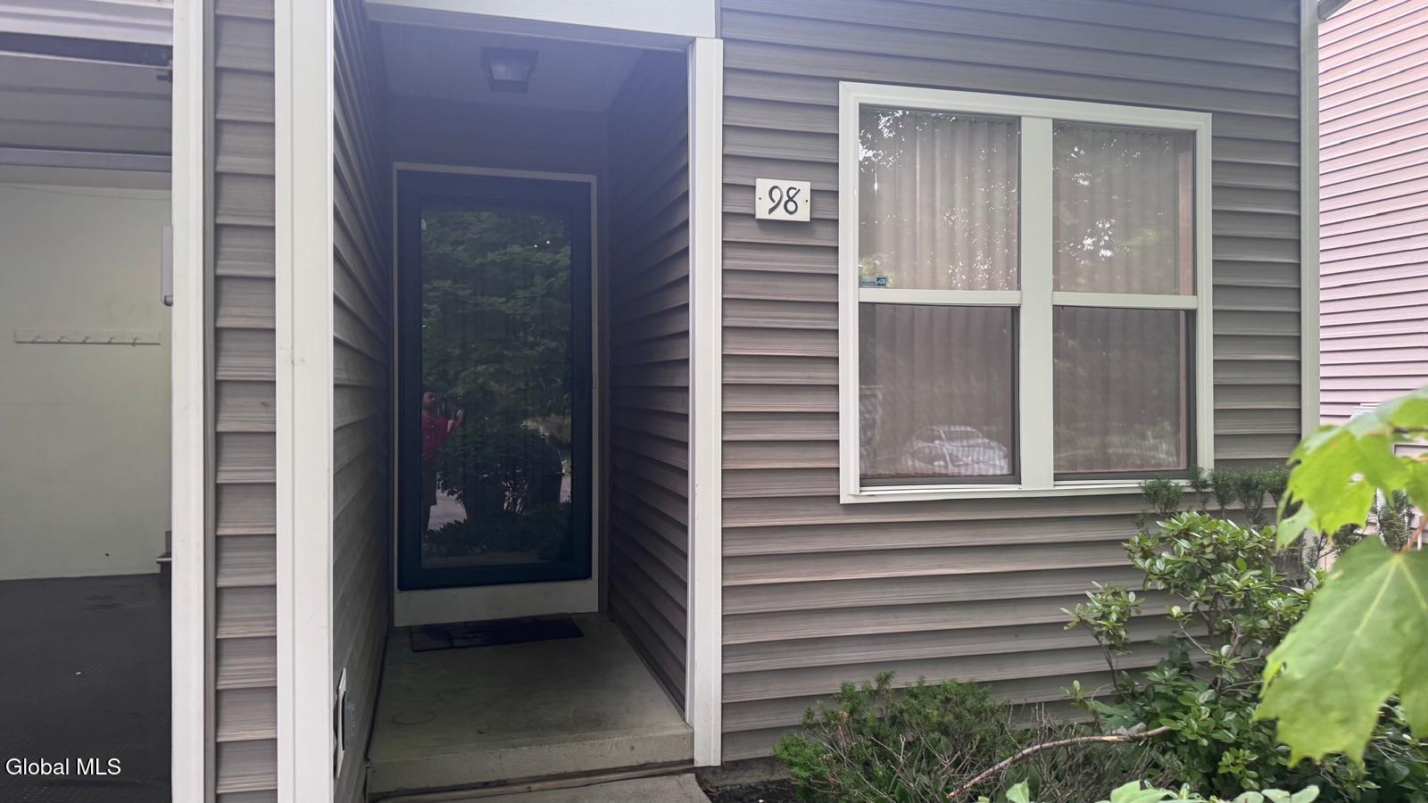 98 Harvard Road Colonie, NY 12189 - Photo 3 of 31 f9261b77-312b-49d6-802d-d5e9a4390d1d