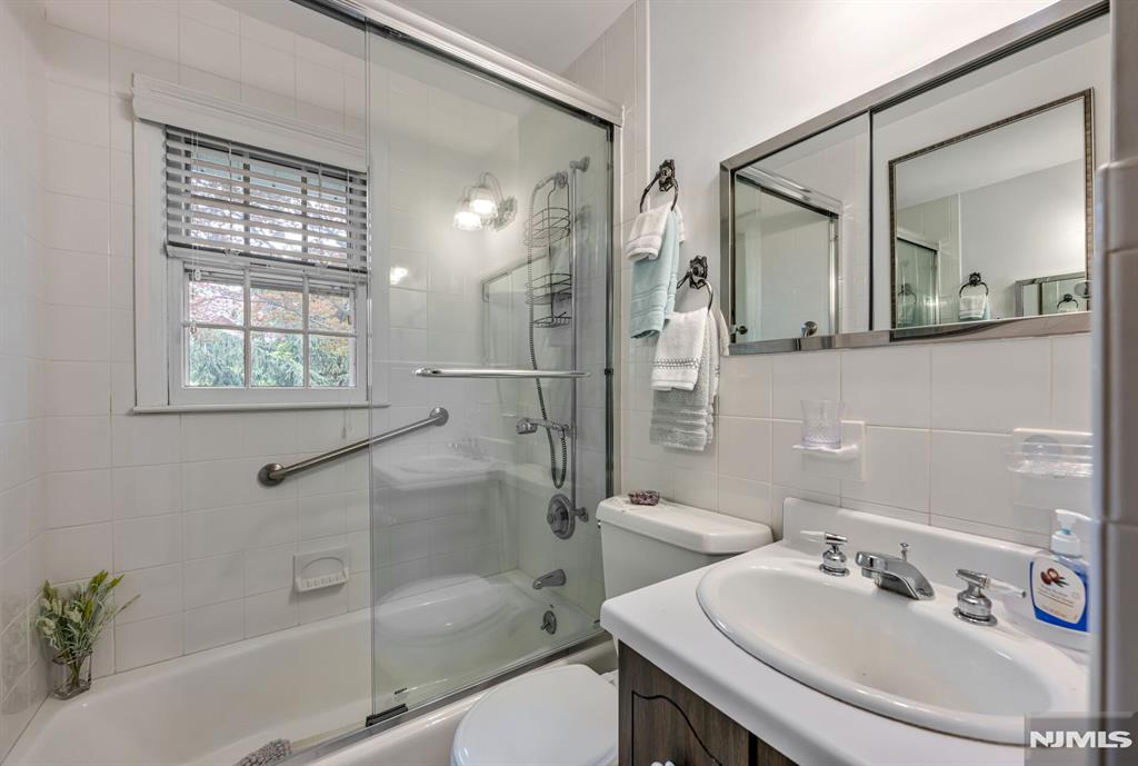 76 Ross Avenue Demarest, NJ 07627 - Photo 20 of 27