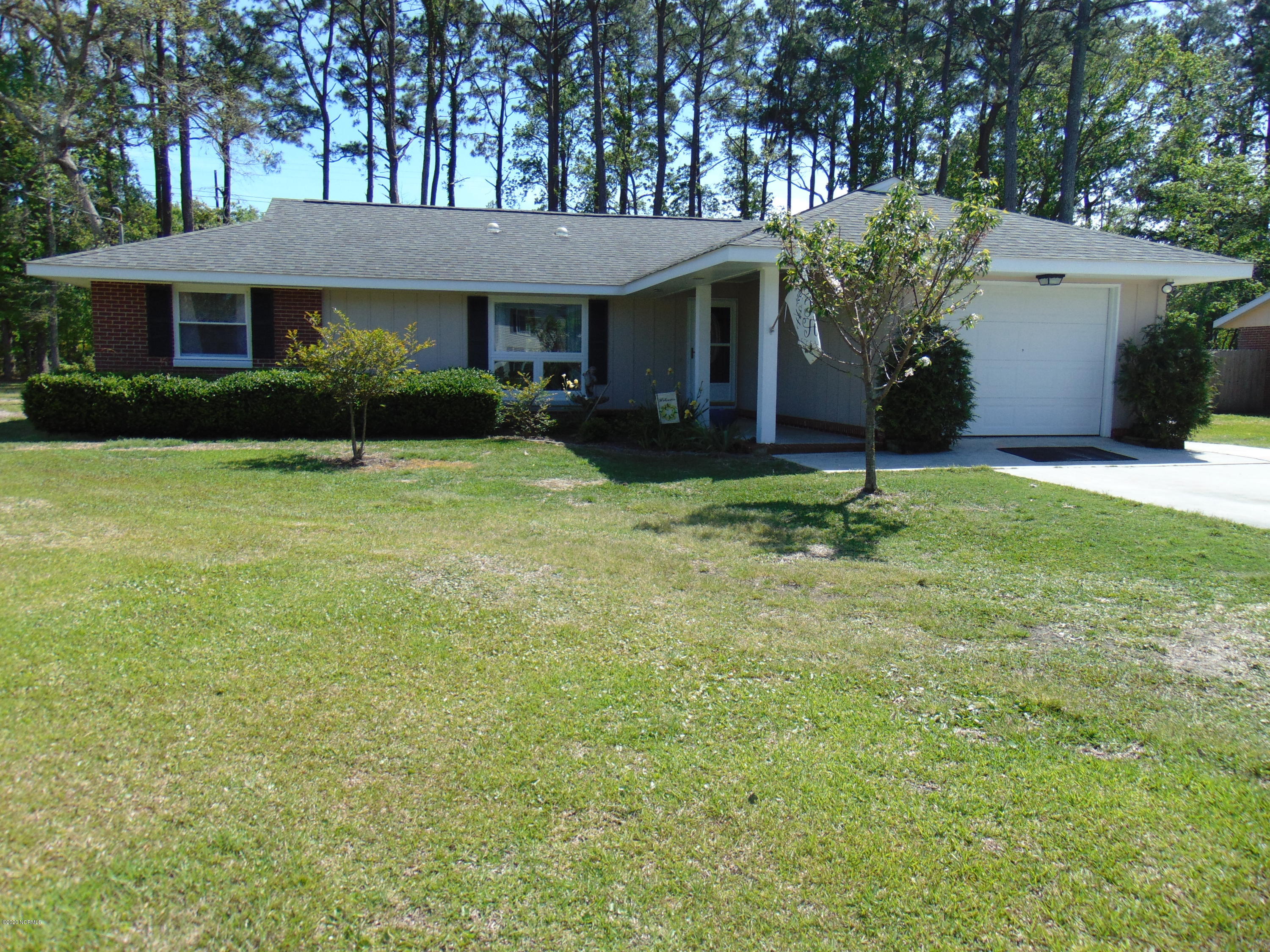 4111 Plantation Road Morehead City, NC 28557 - Photo 1 of 34 Front view