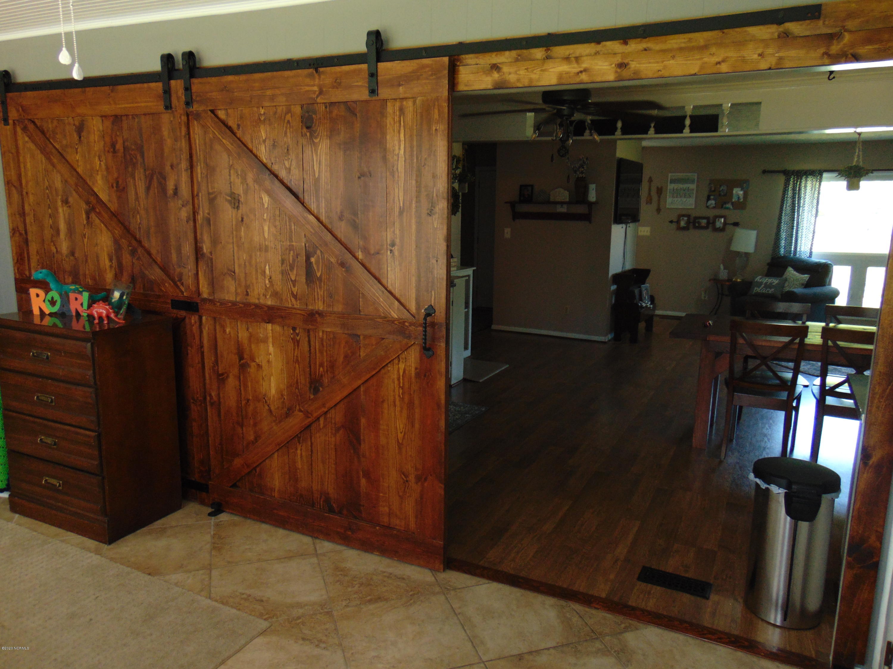 4111 Plantation Road Morehead City, NC 28557 - Photo 13 of 34 Sun room barn door