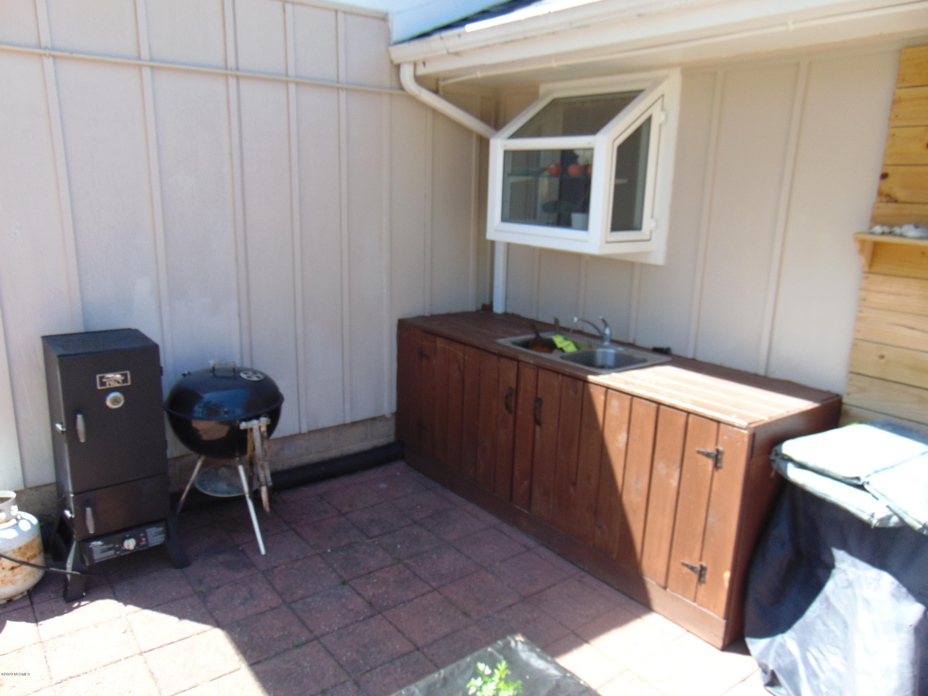 4111 Plantation Road Morehead City, NC 28557 - Photo 27 of 34 Outdoor grilling area
