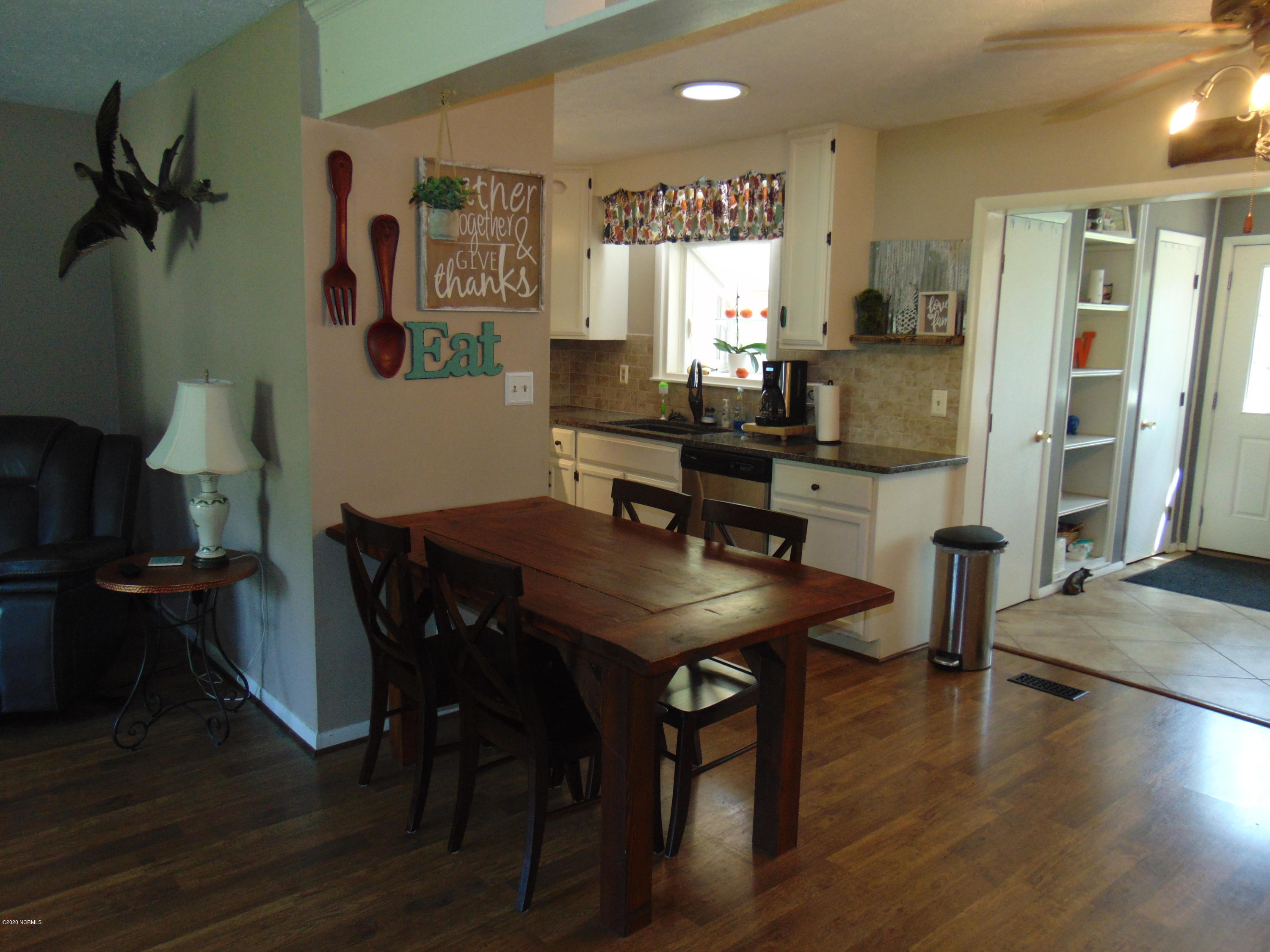 4111 Plantation Road Morehead City, NC 28557 - Photo 7 of 34 Dining area/kitchen