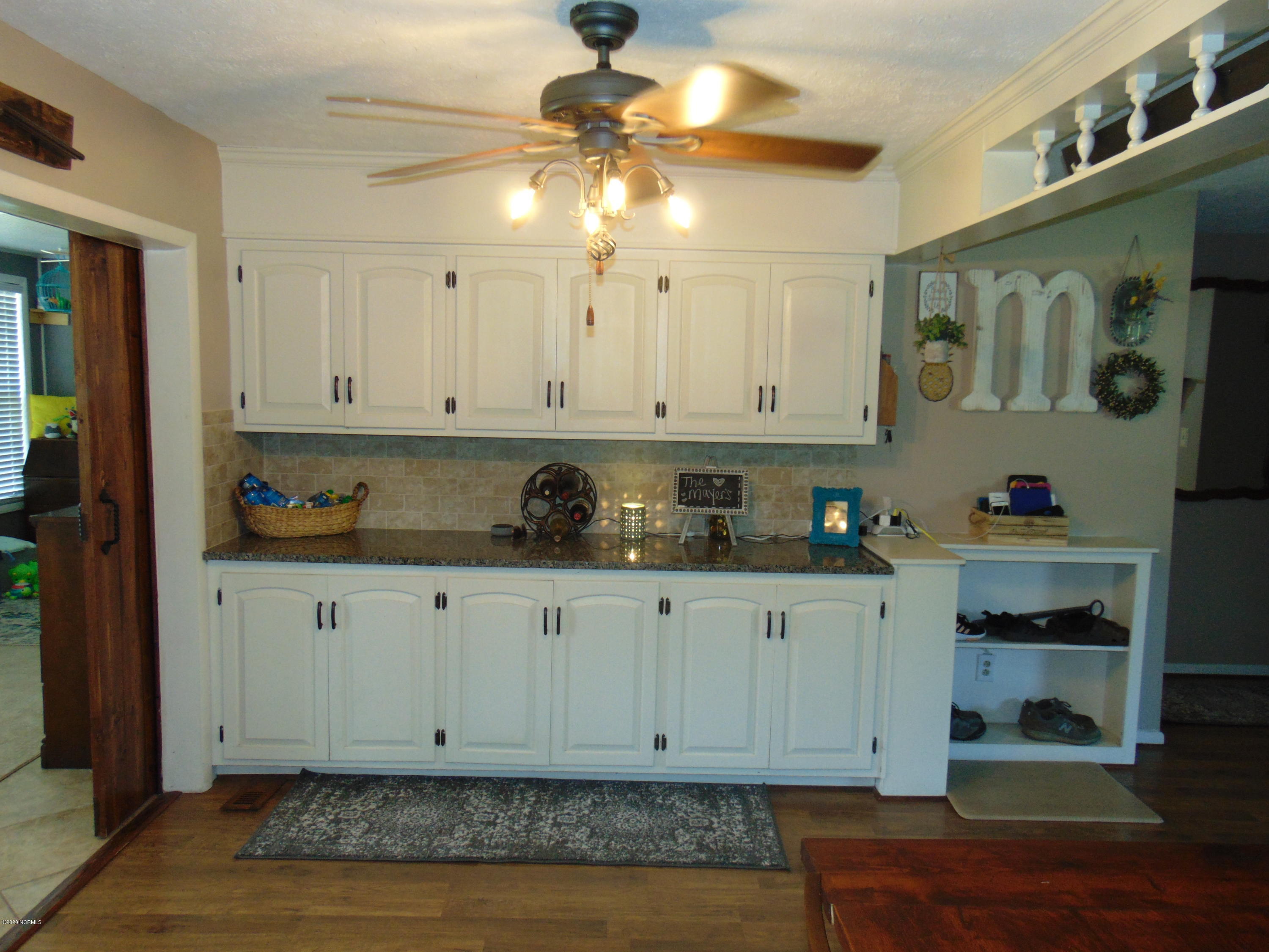 4111 Plantation Road Morehead City, NC 28557 - Photo 8 of 34 Dining area