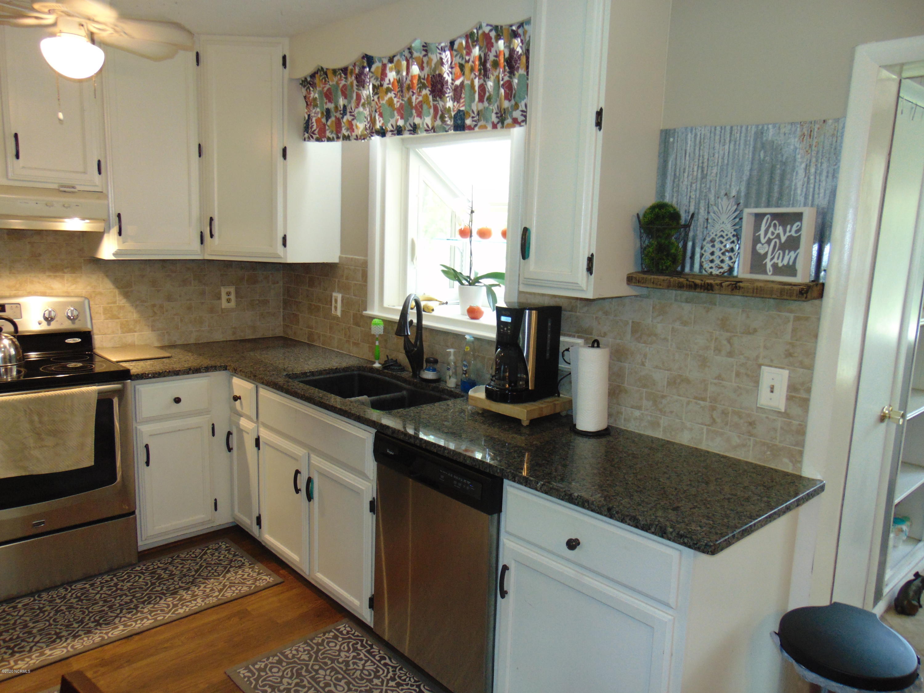4111 Plantation Road Morehead City, NC 28557 - Photo 9 of 34 Kitchen