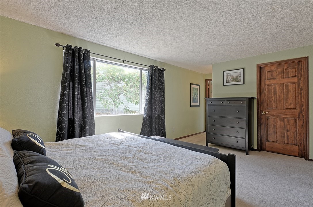 17417 Brook Boulevard Bothell, WA 98012 - Photo 11 of 24