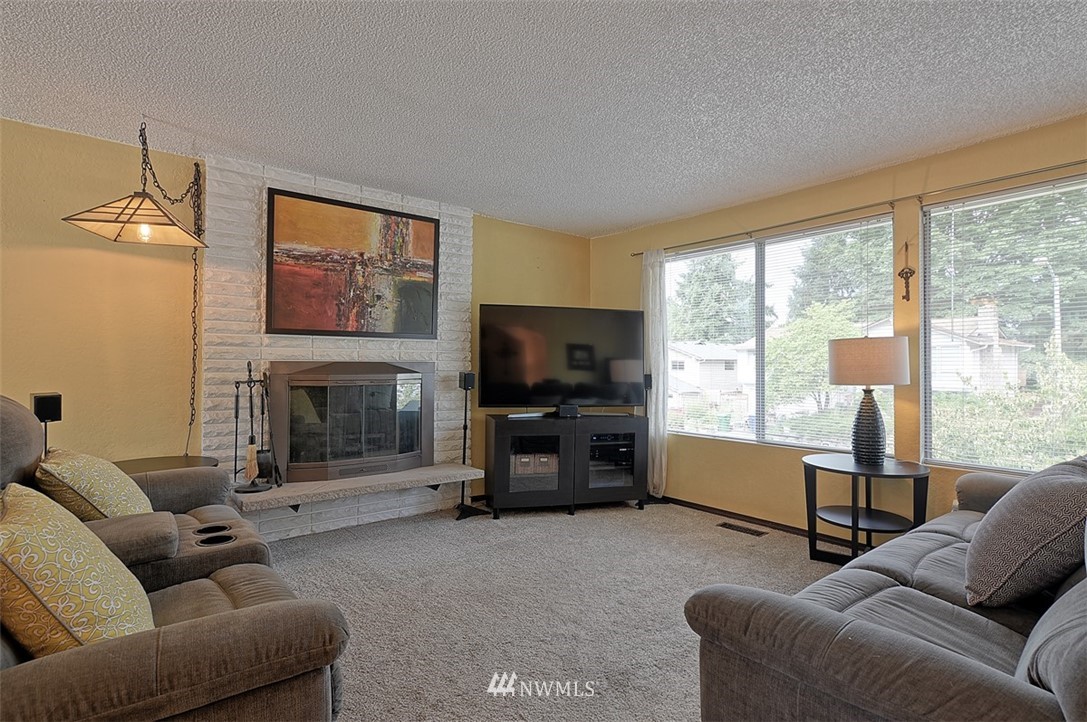 17417 Brook Boulevard Bothell, WA 98012 - Photo 5 of 24