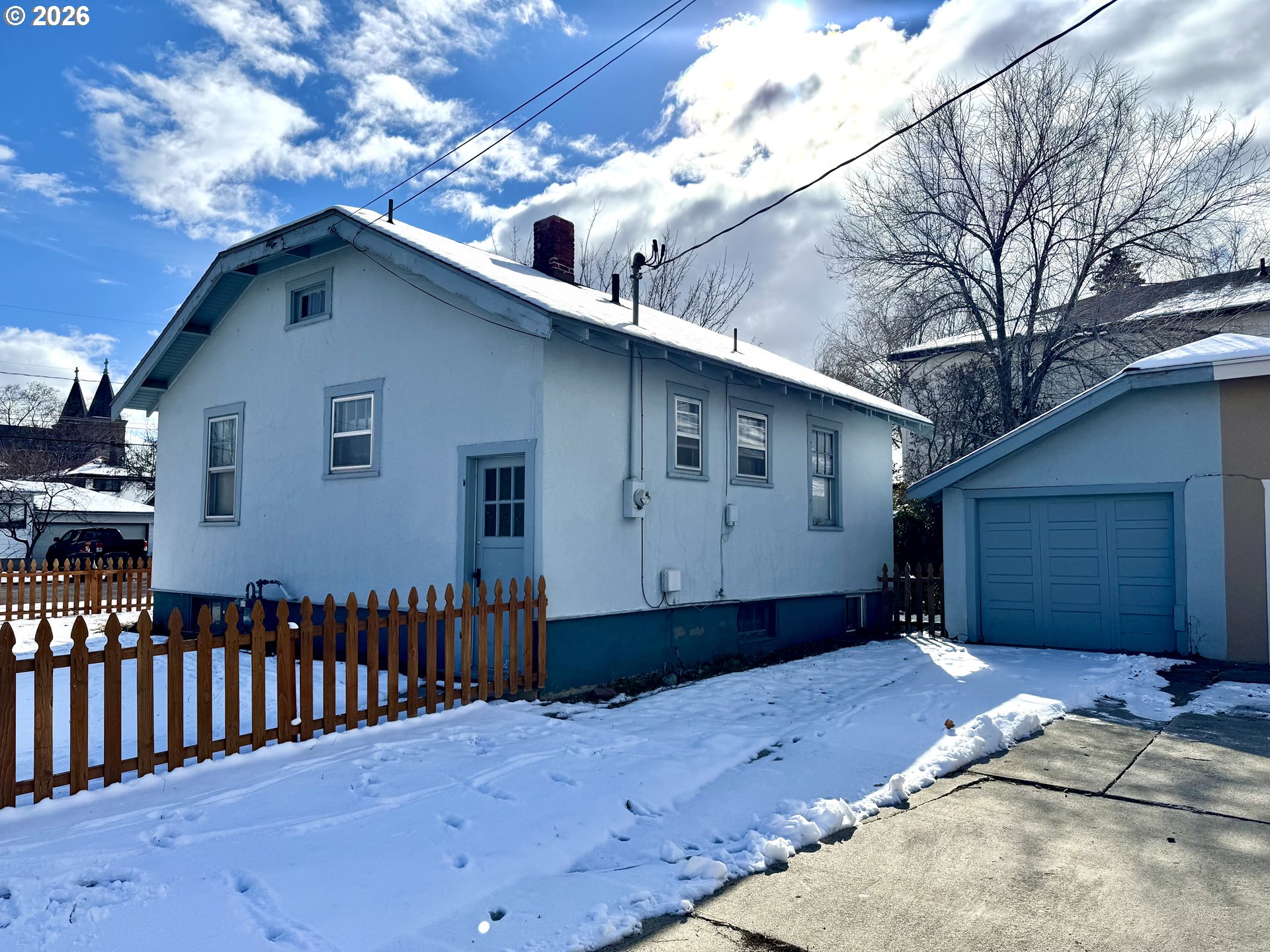 2243 3rd Street Baker City, OR 97814 - Photo 17 of 20 a backyard of a house