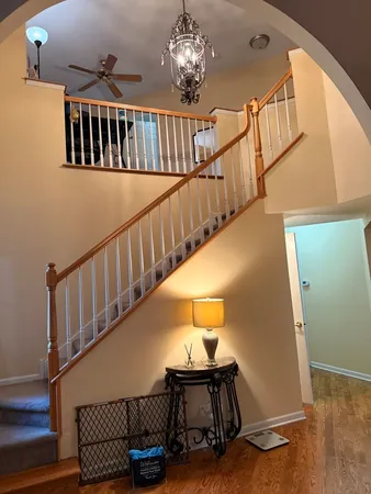 a view of entryway with a workspace