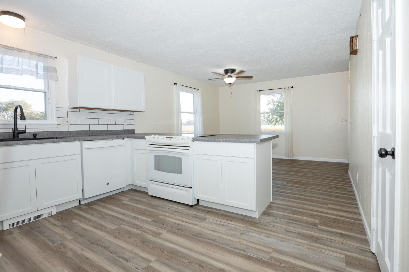 17487 Walden Road Hudson, IL 61748 - Photo 13 of 45 Gallery Image 13