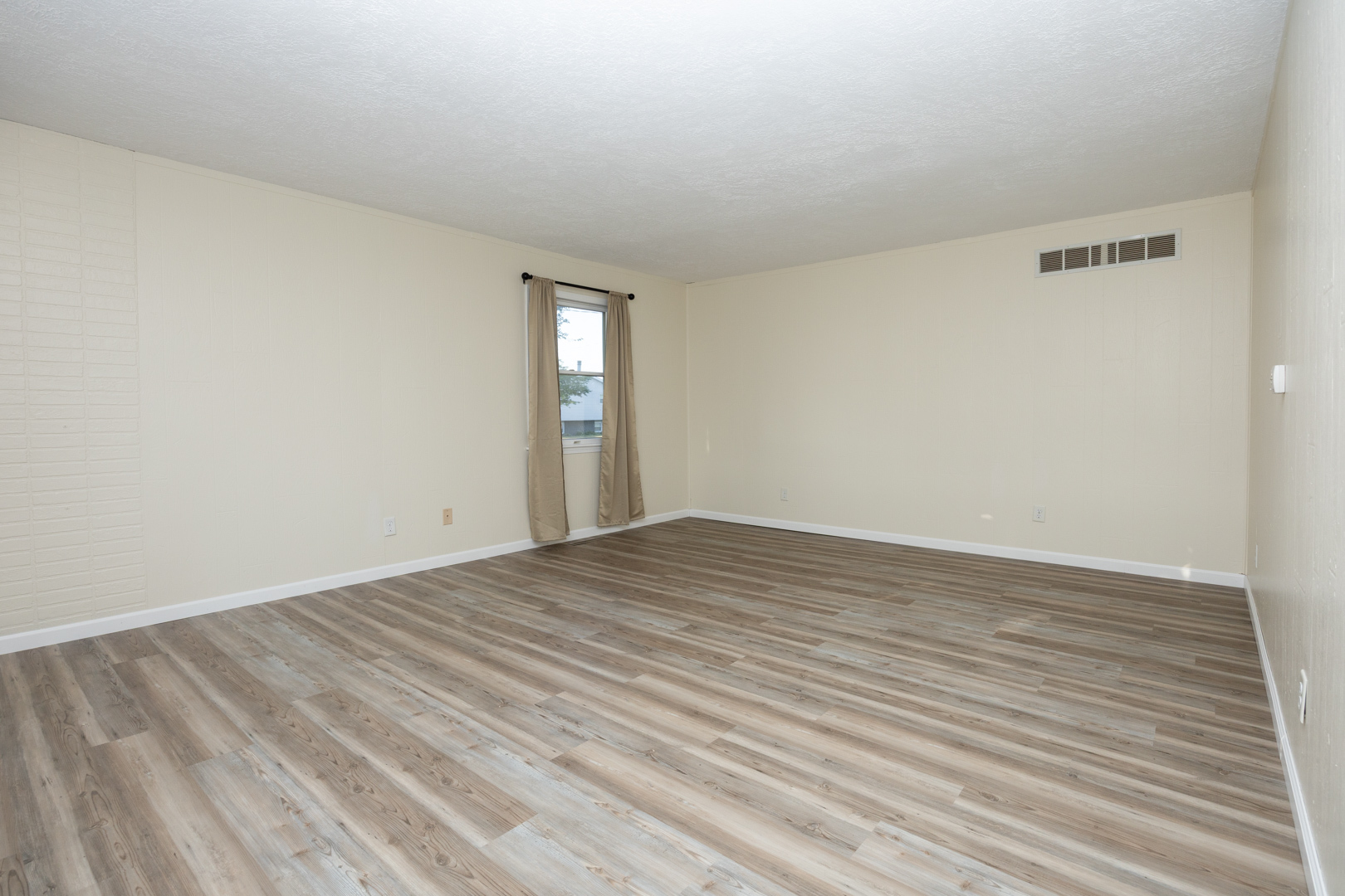 17487 Walden Road Hudson, IL 61748 - Photo 4 of 45 Gallery Image 4