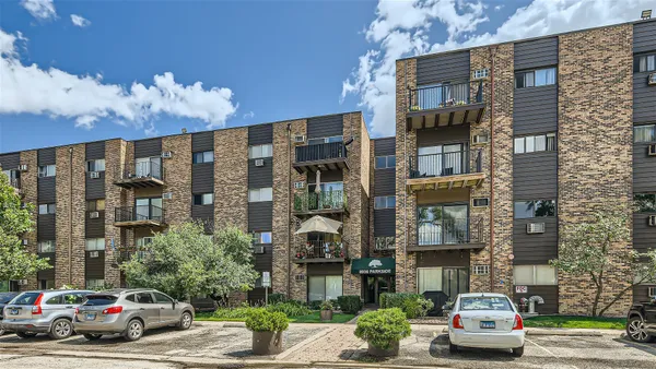 $2,200 | 8936 North Parkside Avenue, Unit 311, Des Plaines, IL 60016