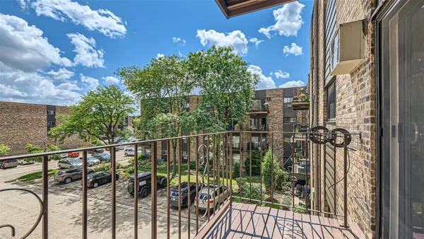 $2,200 | 8936 North Parkside Avenue, Unit 311, Des Plaines, IL 60016