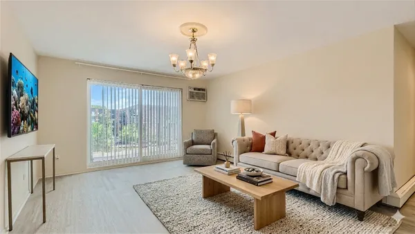 $2,200 | 8936 North Parkside Avenue, Unit 311, Des Plaines, IL 60016