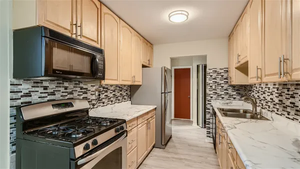 $2,200 | 8936 North Parkside Avenue, Unit 311, Des Plaines, IL 60016