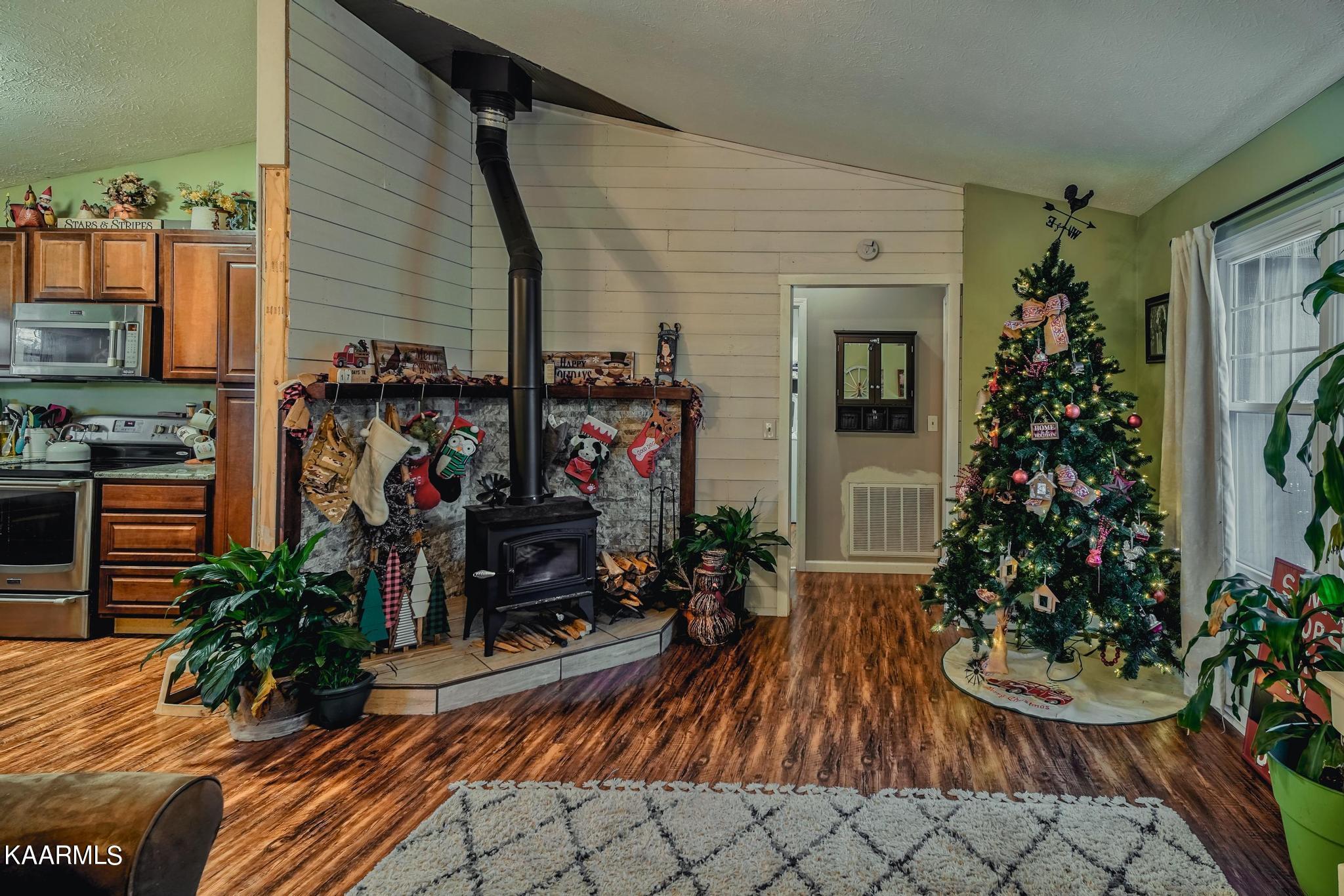 240 Bob Hollow Road Sevierville, TN 37876 - Photo 2 of 30 7R200010-HDR