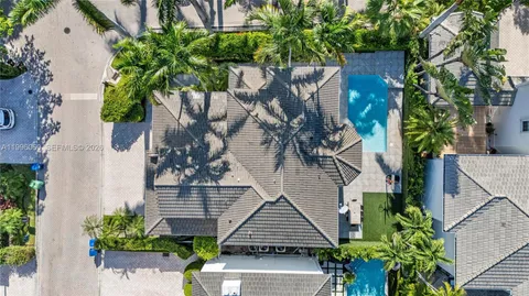 $2,500,000 | 3703 Northeast 199th Street, Aventura, FL 33180