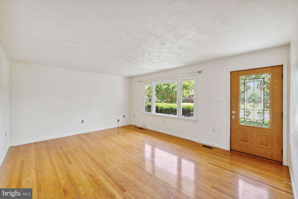 311 Russelcroft Road Winchester, VA 22601 - Photo 6 of 34 Gallery Image 6