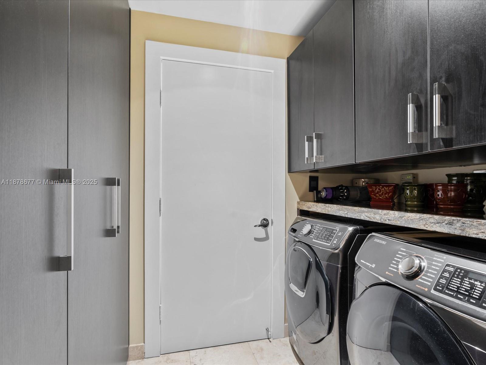 900 Biscayne Boulevard, Unit 3709 Miami, FL 33132 - Photo 39 of 57 a utility room with dryer and washer