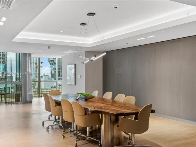 $1,350,000 | 900 Biscayne Boulevard, Unit 3709, Miami, FL 33132