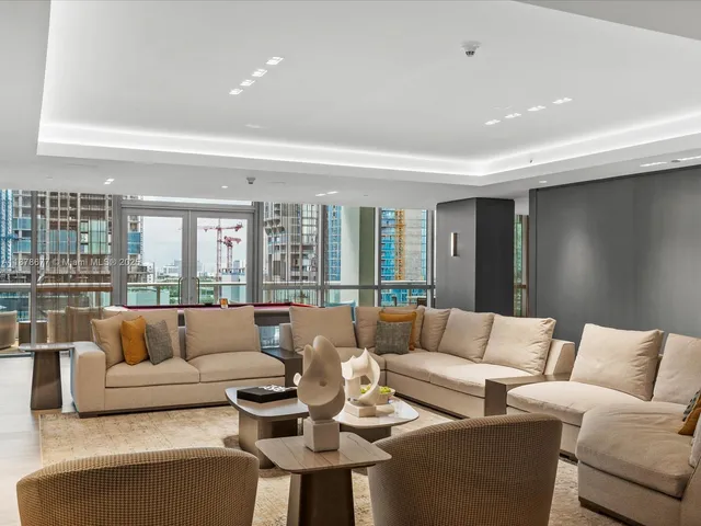 $1,350,000 | 900 Biscayne Boulevard, Unit 3709, Miami, FL 33132