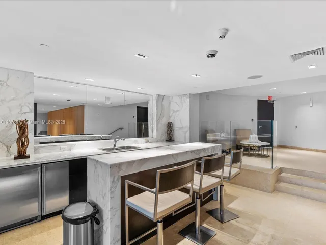 $1,350,000 | 900 Biscayne Boulevard, Unit 3709, Miami, FL 33132