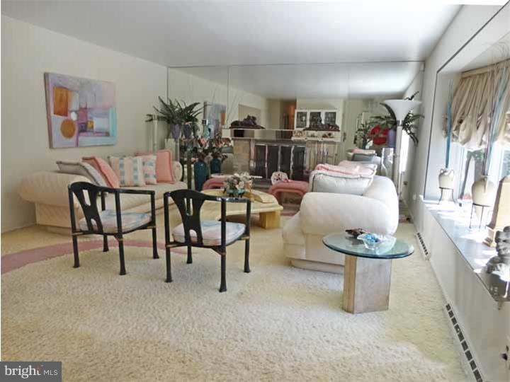 3880 Martin Road Huntingdon Valley, PA 19006 - Photo 6 of 25 Living Room