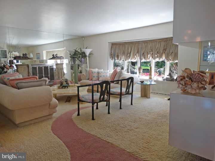 3880 Martin Road Huntingdon Valley, PA 19006 - Photo 7 of 25 Living Room