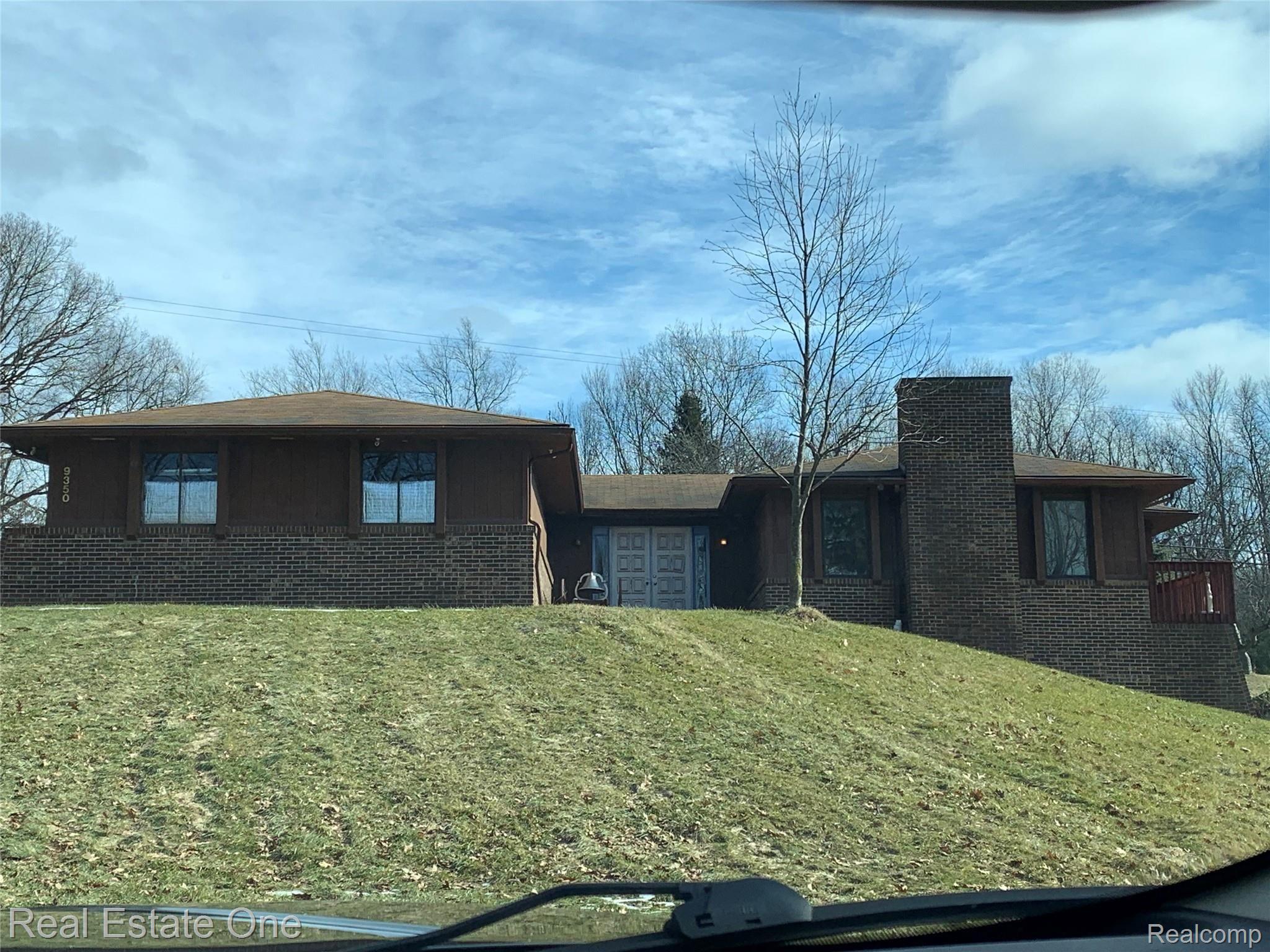 Welcome home to 9350 Pine Knob Rd