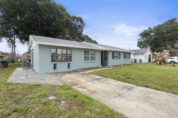 $1,900 | 307 Essex Drive, Fort Pierce, FL 34946
