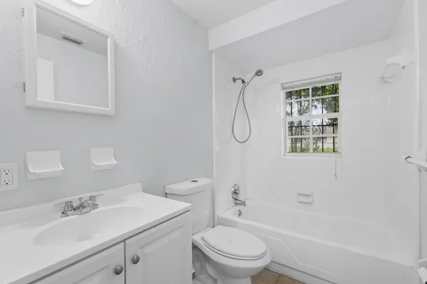 $1,900 | 307 Essex Drive, Fort Pierce, FL 34946