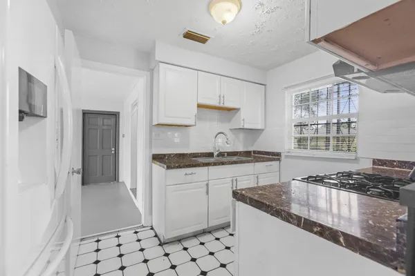 $1,900 | 307 Essex Drive, Fort Pierce, FL 34946