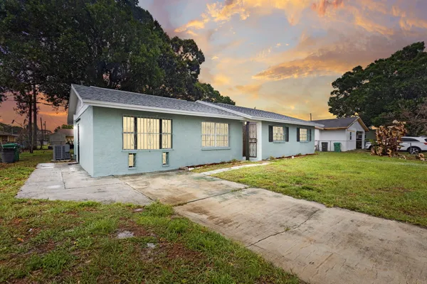 $1,900 | 307 Essex Drive, Fort Pierce, FL 34946