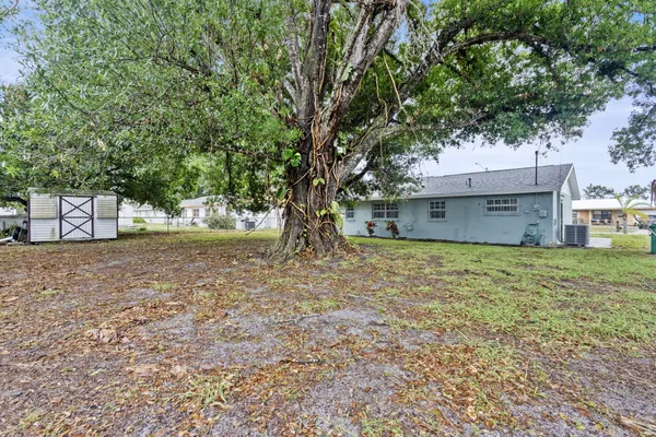 $1,900 | 307 Essex Drive, Fort Pierce, FL 34946
