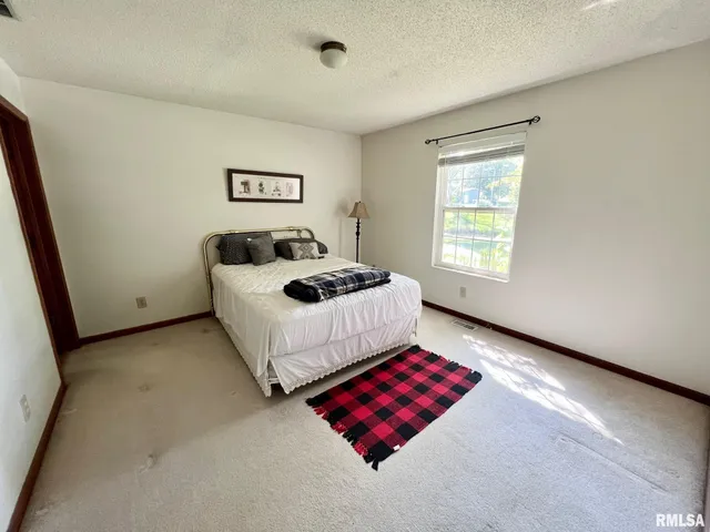 $118,500 | 107 Kahbeah Lane, Tallula, IL 62688