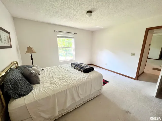 $118,500 | 107 Kahbeah Lane, Tallula, IL 62688