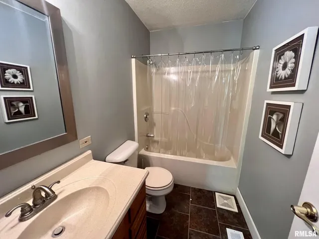 $118,500 | 107 Kahbeah Lane, Tallula, IL 62688