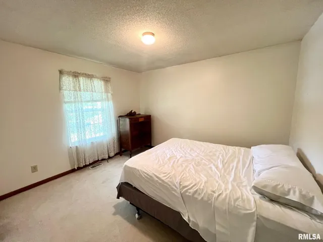 $118,500 | 107 Kahbeah Lane, Tallula, IL 62688