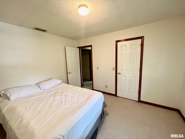 $118,500 | 107 Kahbeah Lane, Tallula, IL 62688