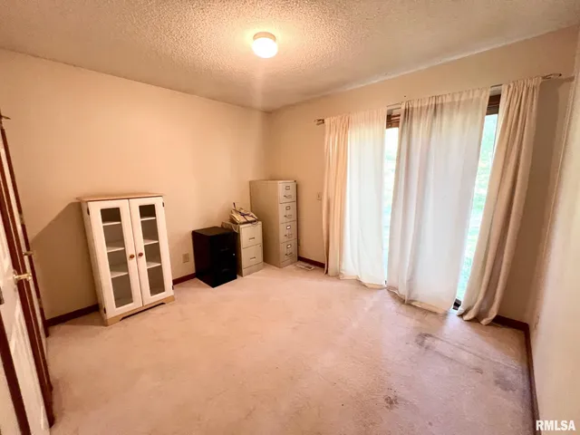 $118,500 | 107 Kahbeah Lane, Tallula, IL 62688