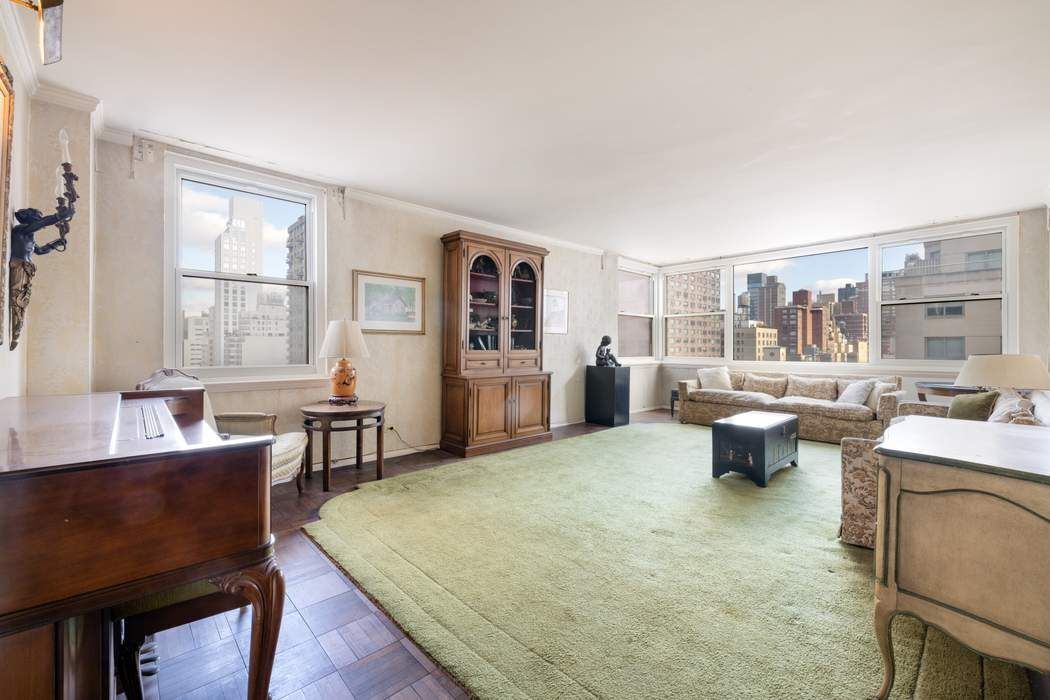 176 East 71st Street, Unit 14D Manhattan, NY 10021 - Photo 10 of 15 Gallery Image 10