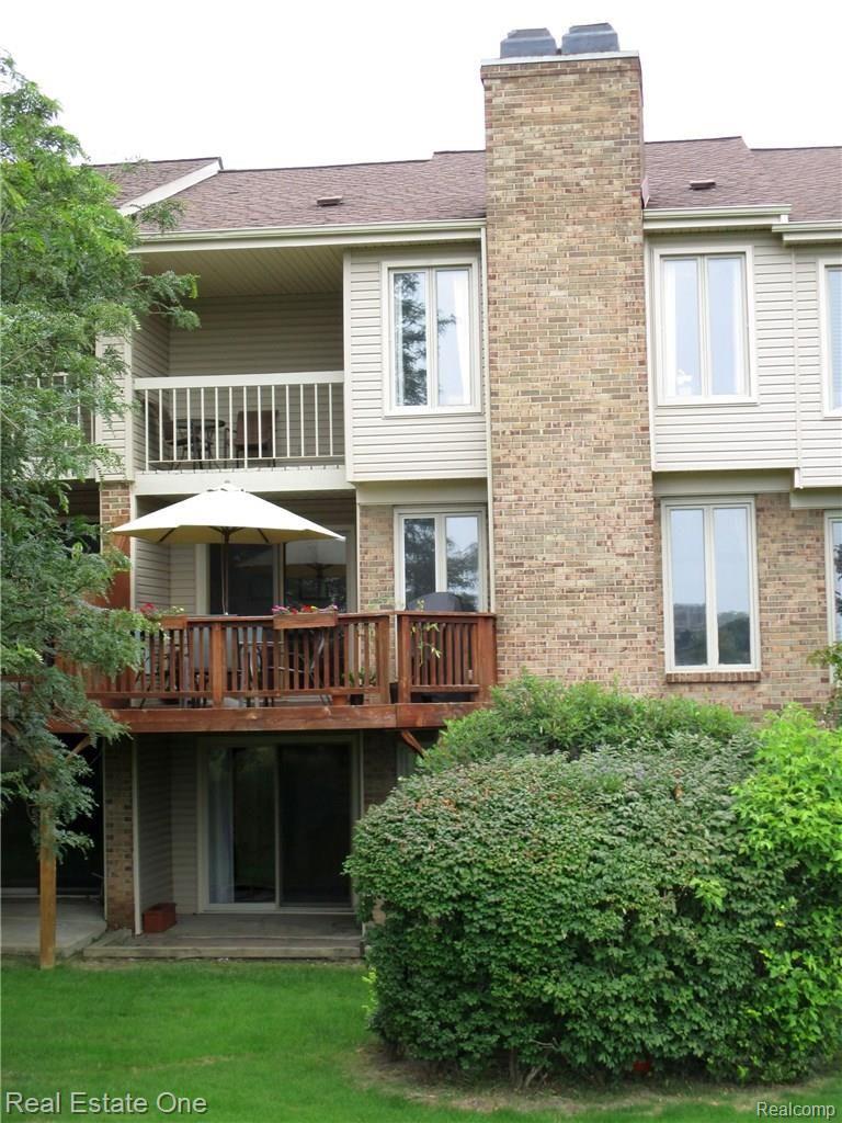 938 Golfview Court Rochester, MI 48307 - Photo 2 of 44 IMG_1597.jpg