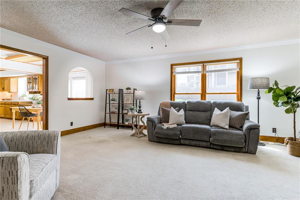 8336 Rosehill Road Lenexa, KS 66215 - Photo 11 of 55