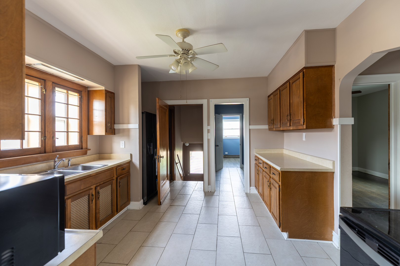 2246 Clinton Avenue Berwyn, IL 60402 - Photo 5 of 28
