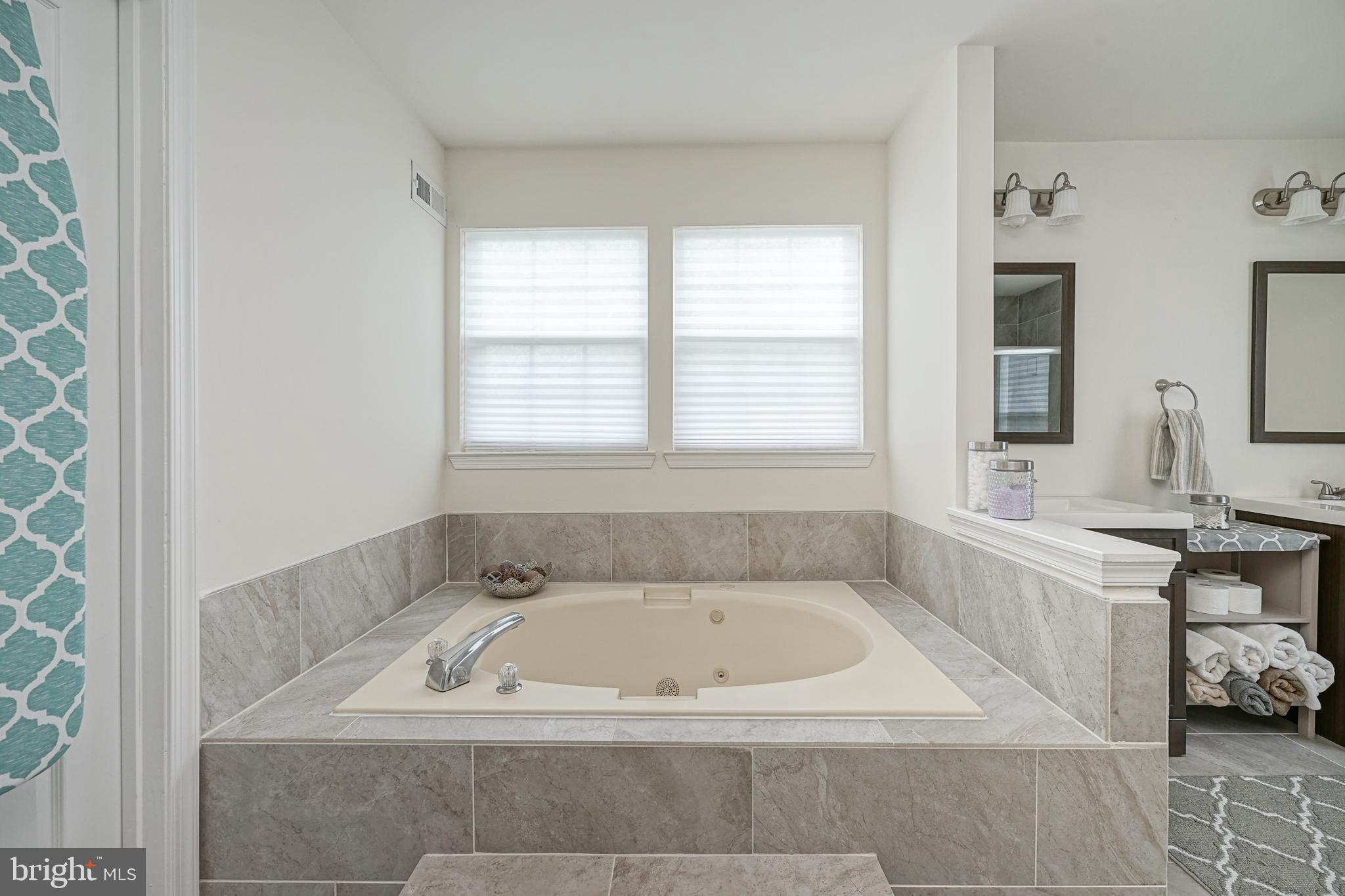 1115 Falkirk Road Williamstown, NJ 08094 - Photo 27 of 42 Primary Bathroom