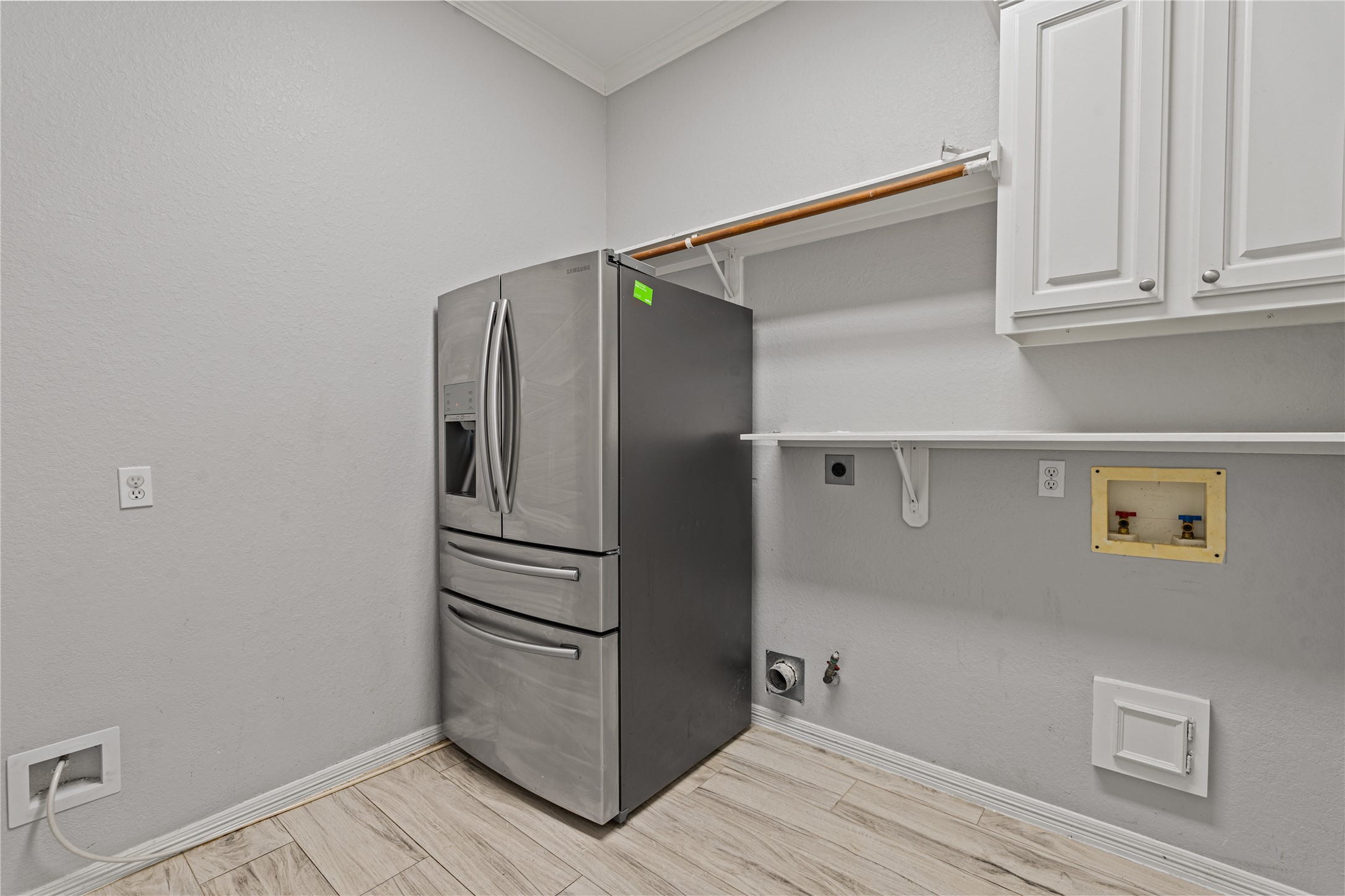 8111 Placid Point Court Humble, TX 77396 - Photo 13 of 35 Laundry Room (refrigerator included)