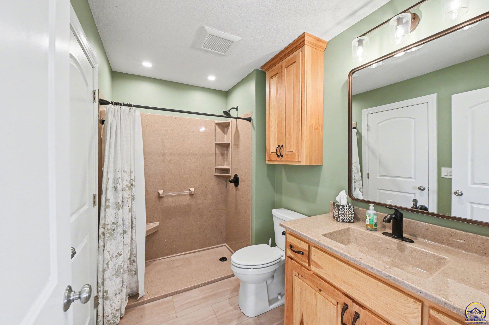 1020 Southwest Red Oaks Place Topeka, KS 66615 - Photo 15 of 31