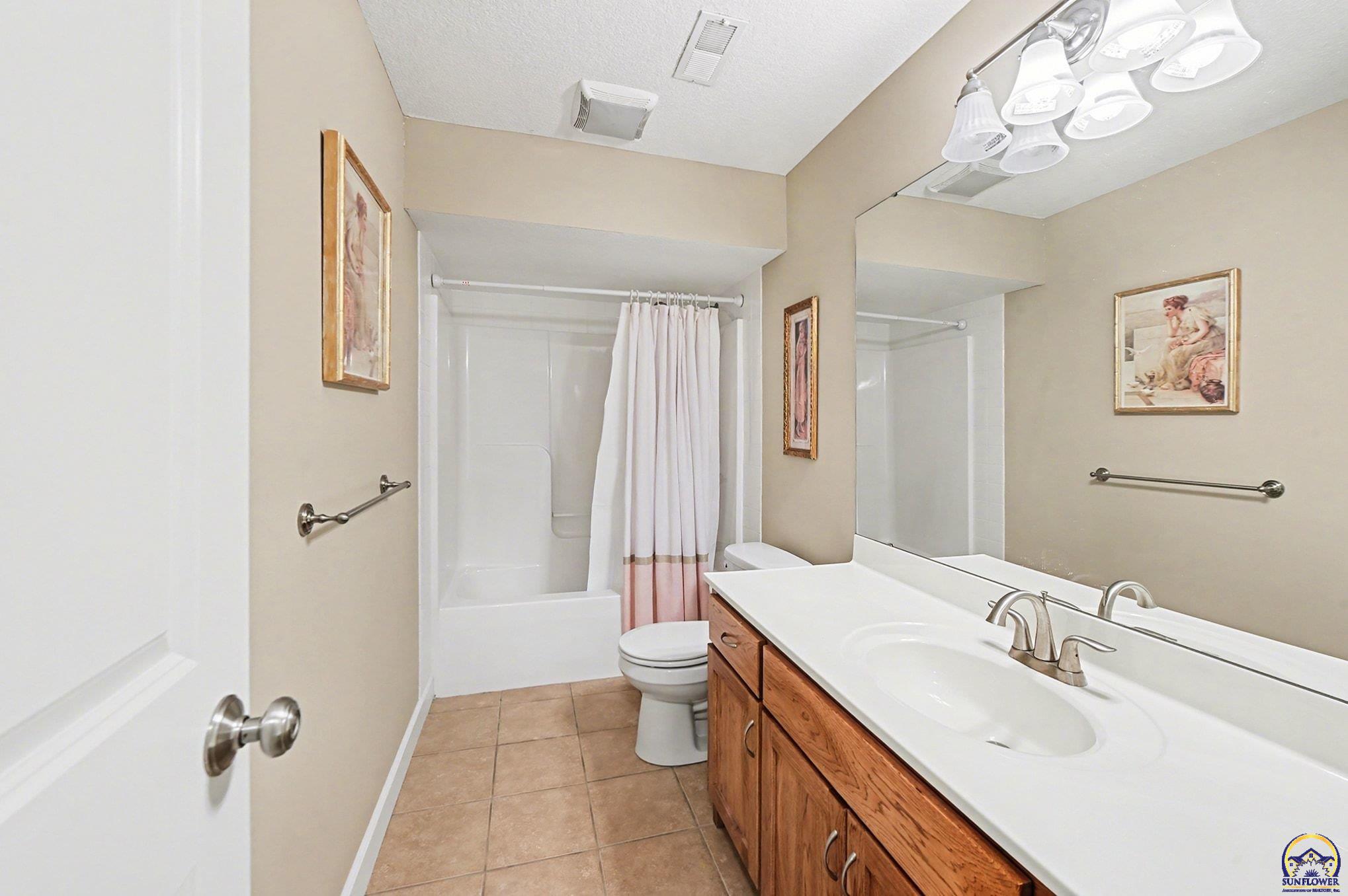 1020 Southwest Red Oaks Place Topeka, KS 66615 - Photo 20 of 31