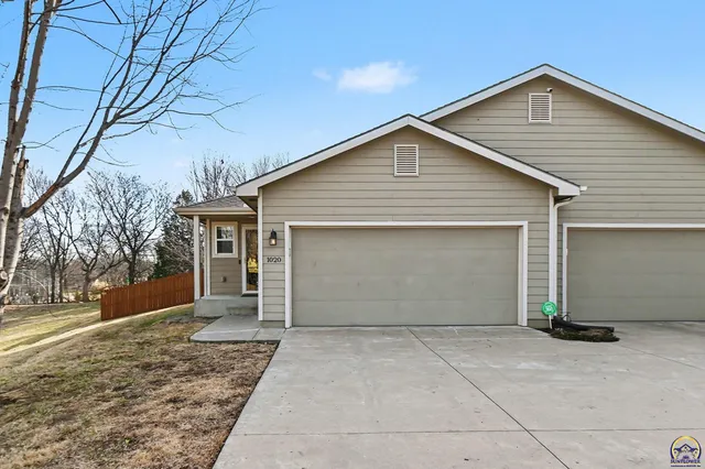 $299,999 | 1020 Southwest Red Oaks Place, Topeka, KS 66615